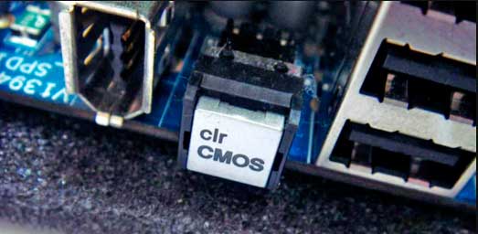 Спосіб 3: натискання кнопки «Clr CMOS», яка на деяких топових материнських платах замінює джампер
