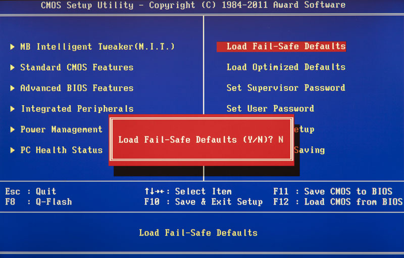 Знайдіть пункт Load Defaults BIOS і виконайте команду обнулення (може називатися по іншому, наприклад Load BIOS Setup Defaults, Load Fail-Safe Defaults)