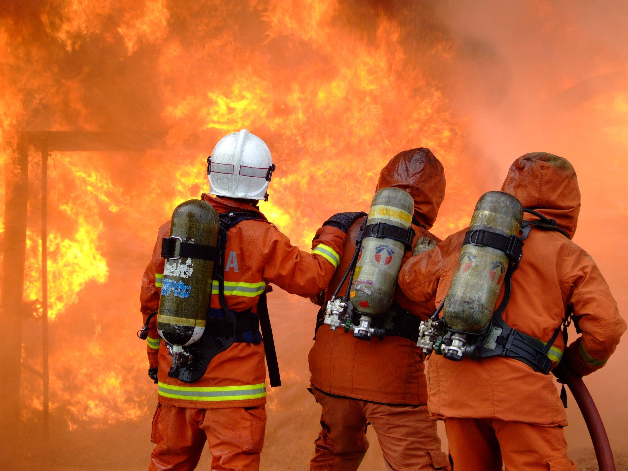 Документ, основним призначенням якого є дотримання встановлених російським законодавством норм безпеки, спрямованих на запобігання або ліквідацію пожежі, отримав назву декларація пожежної безпеки