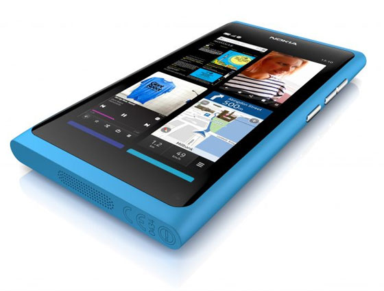 Мабуть, в Nokia порахували, що нова модель може повторити неуспіх попереднього апарату (що не так), або постаралися розчистити місце для Nokia Lumia 800 (тимчасовий флагман на WP7, в якому використовується такий же корпус і дизайн, як в Nokia N9)