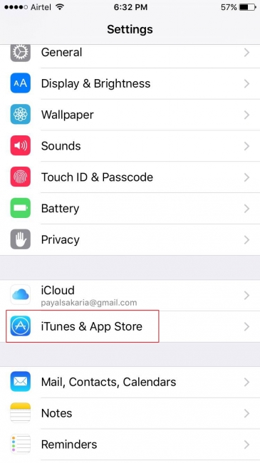 Прокрутіть вниз в настройки і виберіть «iTunes і App Store» на iPhone і iPad